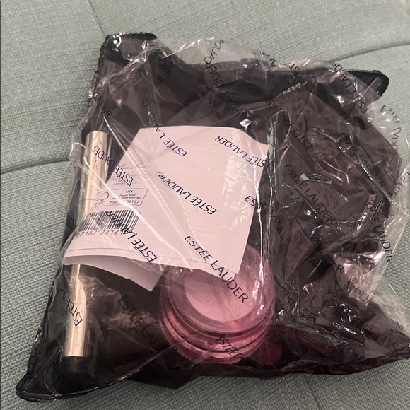 Resilience Multi-Effect Tri- Peptide Face and Neck Night Creme & Melt On Gloss - Picture 3 of 3